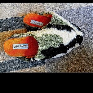 Steve Madden furry slippers